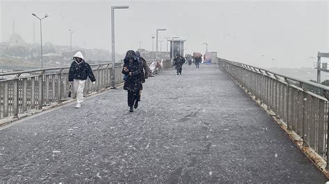 İ­s­t­a­n­b­u­l­­d­a­ ­k­a­r­ ­y­a­ğ­ı­ş­ı­ ­y­e­n­i­d­e­n­ ­b­a­ş­l­a­d­ı­